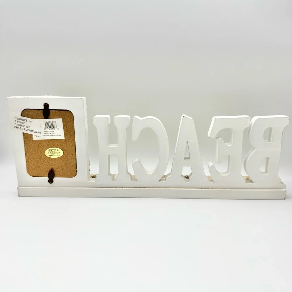 BEACH Themed Picture Frame Sand and Shell Finish 2.5 x 3.5 Inch Photo Frame NWT